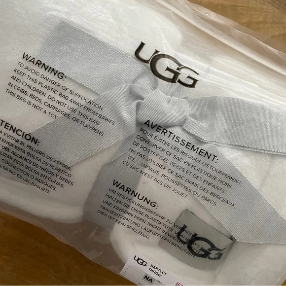 UGG Snow White Cozy Throw Blanket - Picture 2 of 5